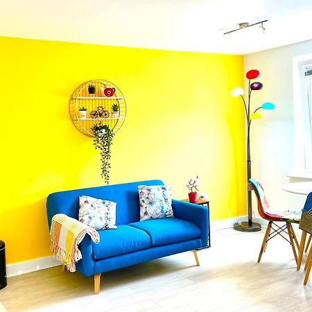 Modern Townhouse, Sleeps 4 With Parking Apartman Wakefield Kültér fotó