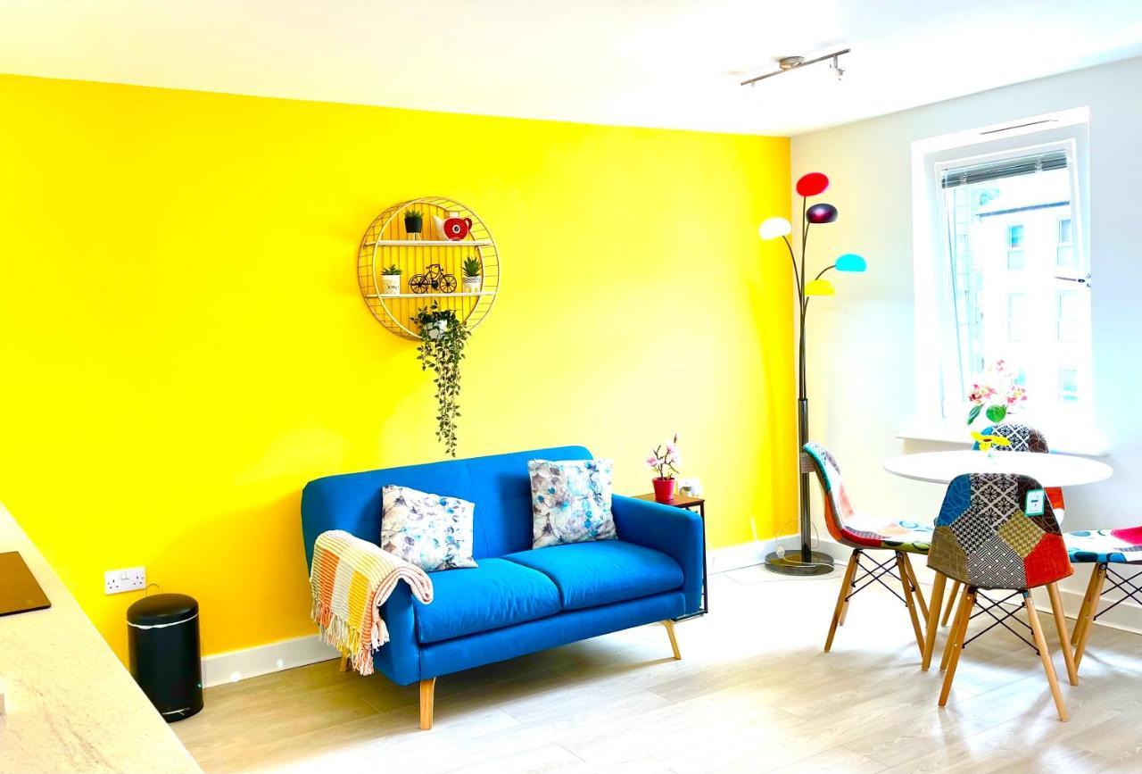 Modern Townhouse, Sleeps 4 With Parking Apartman Wakefield Kültér fotó