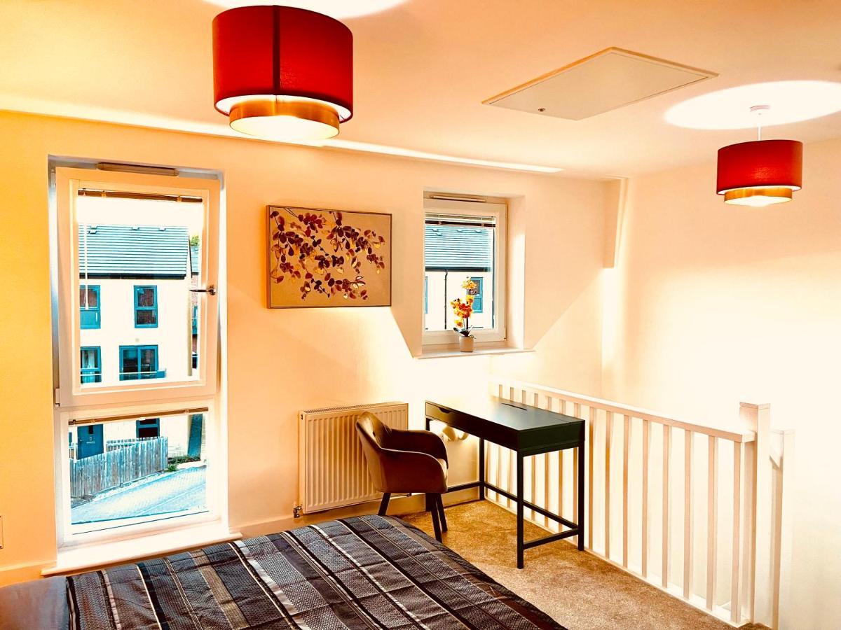 Modern Townhouse, Sleeps 4 With Parking Apartman Wakefield Kültér fotó