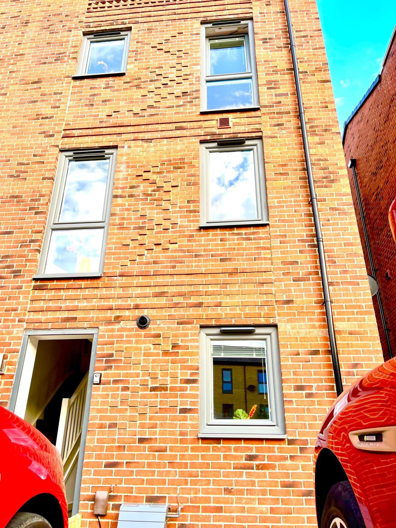 Modern Townhouse, Sleeps 4 With Parking Apartman Wakefield Kültér fotó